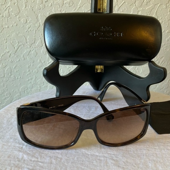 Coach: Jenni (S469) Brown Tortoise Sunglasses- Brown Gradient- case & cloth main image 12